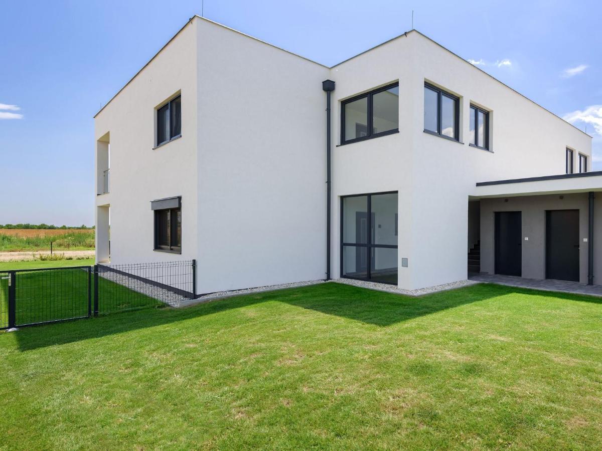 Apartment With Pool, Roof Terrace, Garden Zsira Kültér fotó