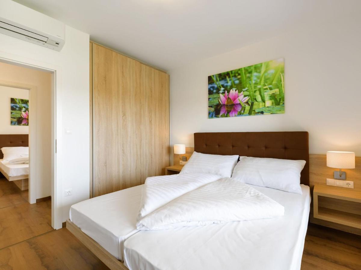 Apartment With Pool, Roof Terrace, Garden Zsira Kültér fotó